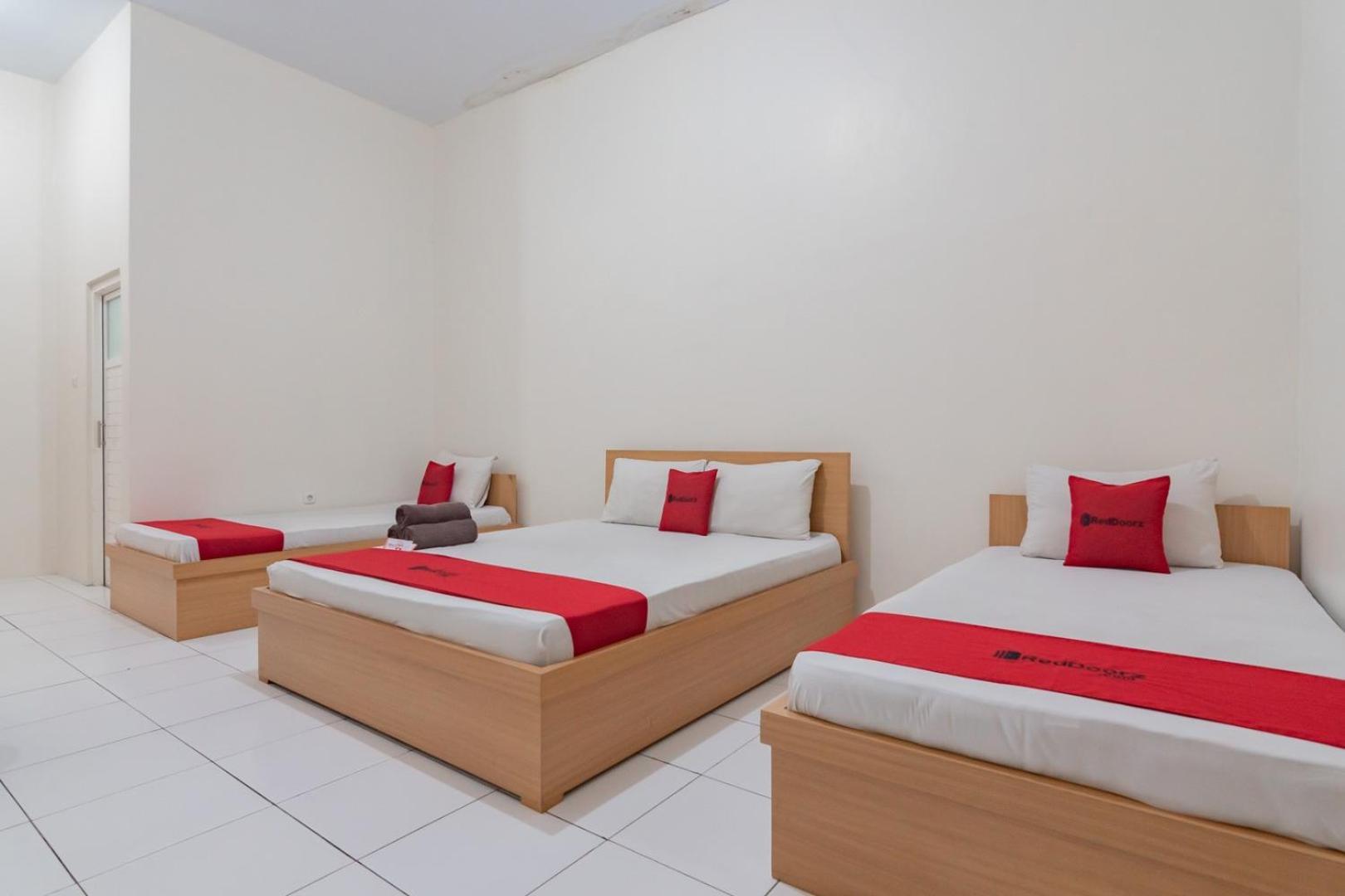 Wisma tamu Reddoorz Near Universitas Siliwangi Tasikmalaya