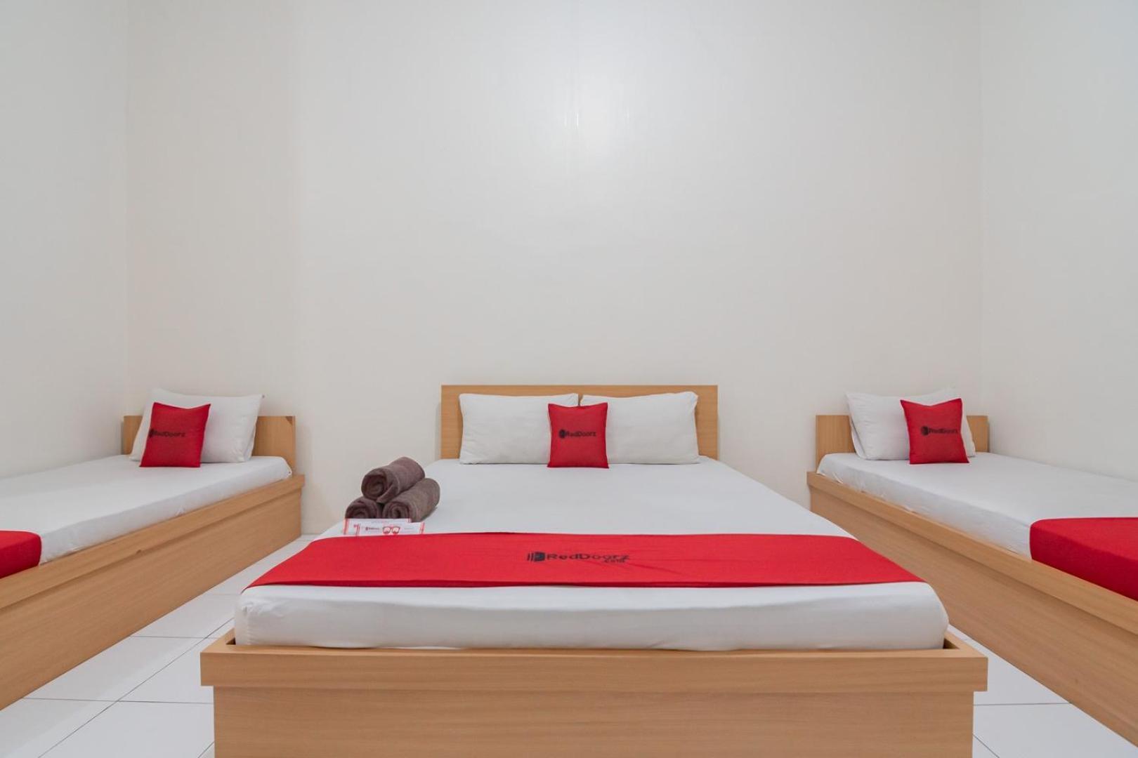 Wisma tamu Reddoorz Near Universitas Siliwangi Tasikmalaya