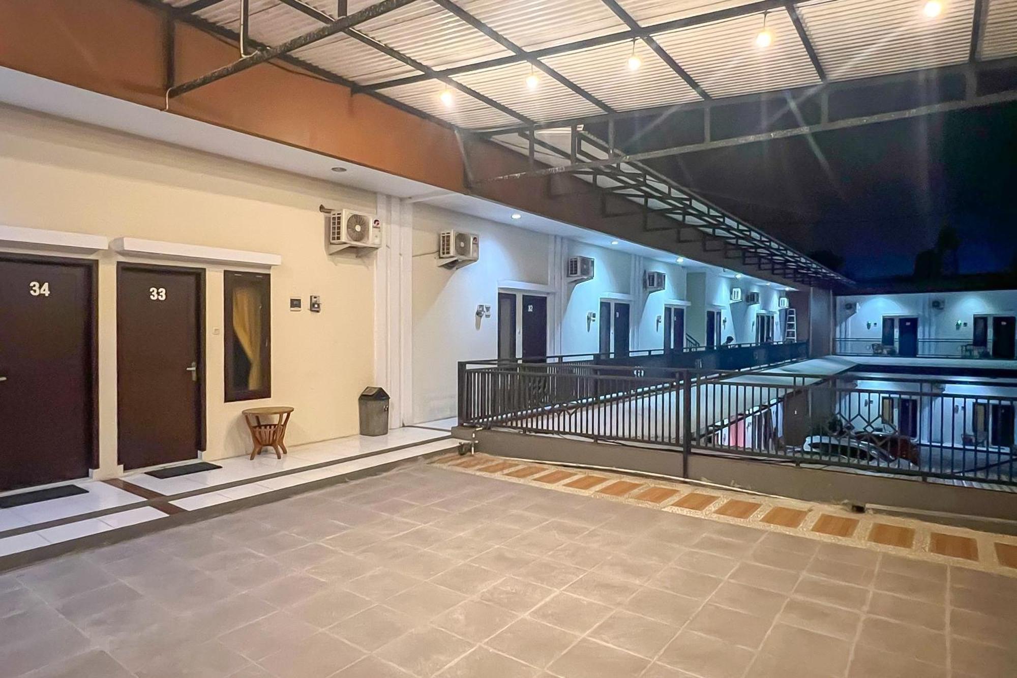 Wisma tamu Reddoorz Near Universitas Siliwangi